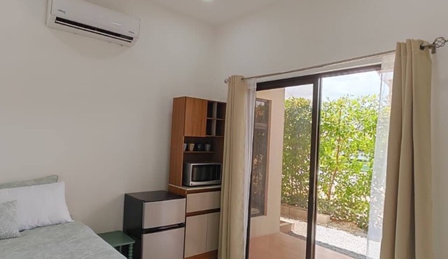 Modern studio near airport A/C + Pool Wifi. Security 24hrs.