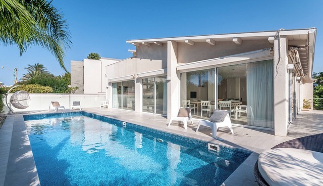 Modern Villa with pool next the Beach
