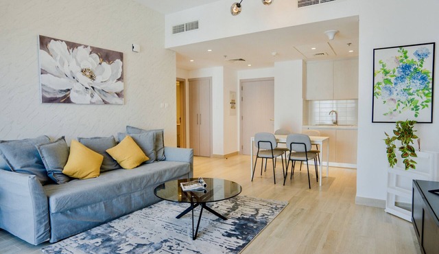 Modern Yas Island Escape w/Peaceful Canal Views