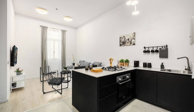 Montefiore 1BR Apartment with AC in vibrant Tel Aviv-Yafo