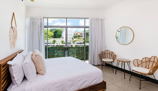 mVillas - Luxury 2Bed 2Bath Condo w Pool