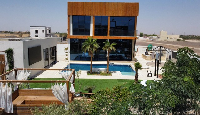Nagawa Staycation- Luxury 4-Bedroom Villa with Private Pool & Mini Zoo