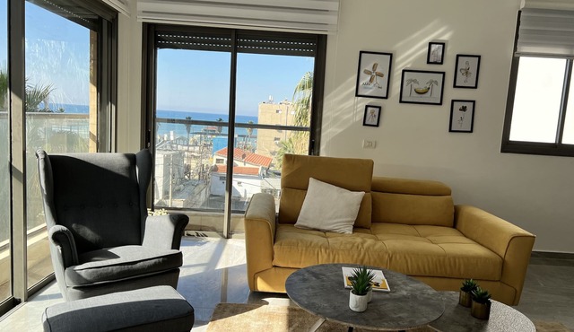 Near Beach & Market Beautiful 4 Bedroom Apartment