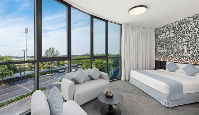 Nest Hotel, Aljada