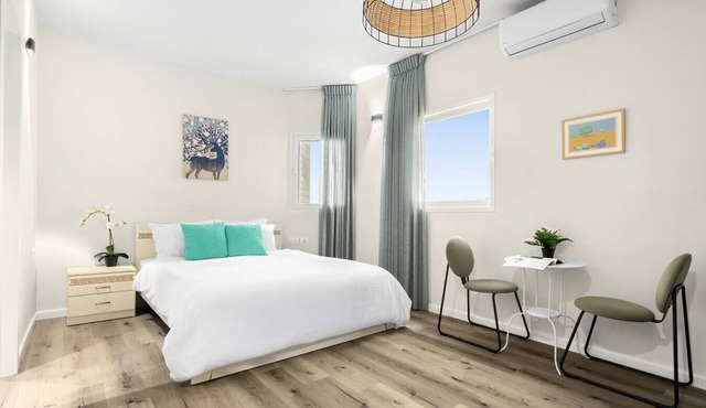 Netanya Beach & Pool Chic Studio