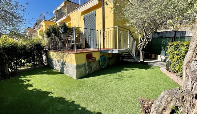 new garden apartment in lerici