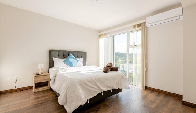 New & Modern APT - 100 MBPS 15 min from airport