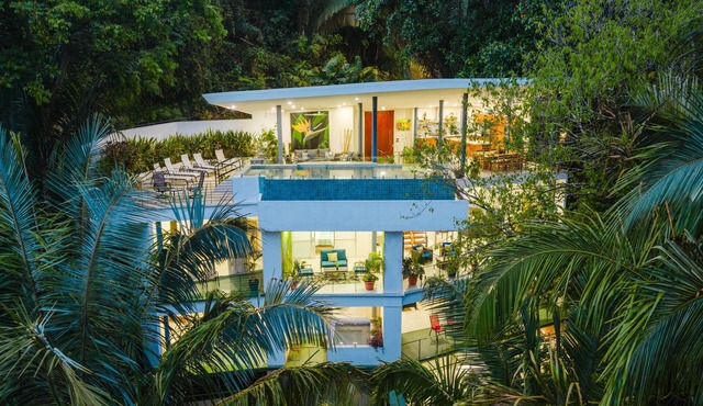 Newly Renovated Jungle-to-Ocean View Villa+Concierge in Manuel Antonio—Sleeps 10