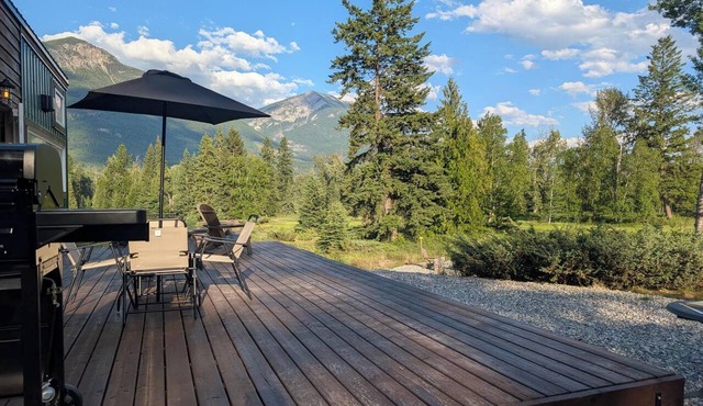 Nicholson Tiny Home with Hot Tub & Mountain Views in Golden