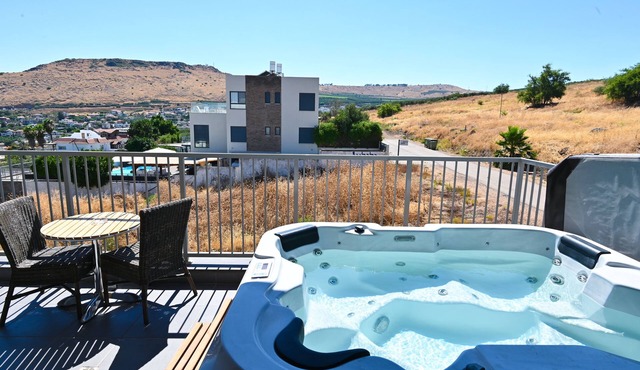 Nino Magdala - 1Bdrm Suite with private spa bath/Sea of the Galilee