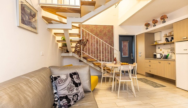 Nuriel Fruit & Guest House