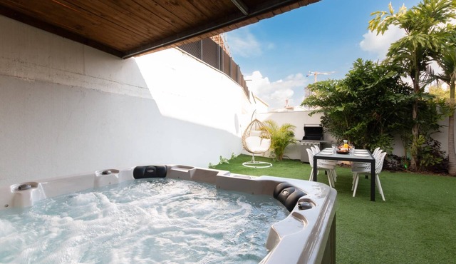 O&O Group – Beachside Villa w/Private Jacuzzi