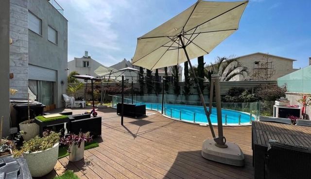 O&O Group - Luxury Beach Front Villa Amazing Swimming Pool
