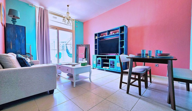 Ocean Breeze Retreat: Tropical 2-Bedroom Haven with Stunning Sea Views