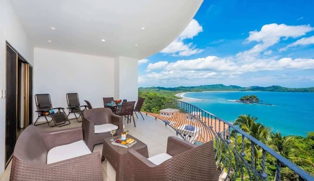 Ocean-View with 2 Infinity Pools & Terrace