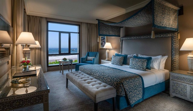Ocean Views Serenity for Couples Escapes near Beach and Local Highlights