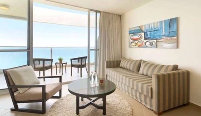 Oceanfront Deluxe Suite