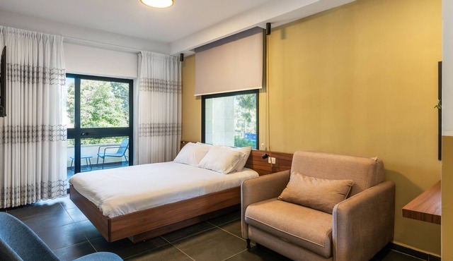 Olala Carmel Suite Triple Room with Balcony