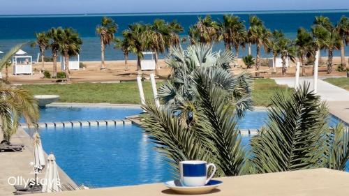 Ollystays Mangrovy Seaview Penthouse 3BR Beach & Pool access in Hurghada