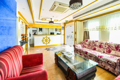 OYO 137 Marina Hotel