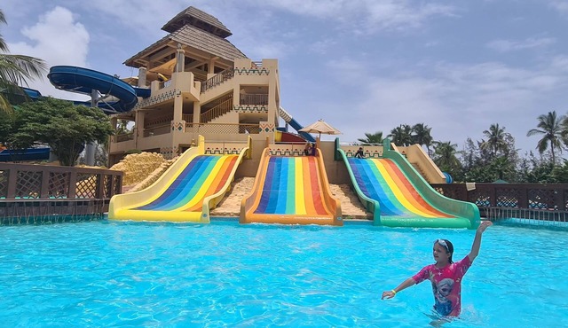 "palm House": Villa at Rotana Resort With Private Pool, 300 m From the Beach!