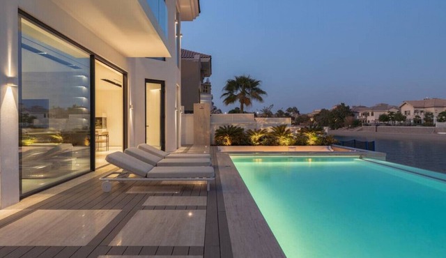 Palm Jumeirah Paradise: 5BR Villa | Infinity Pool