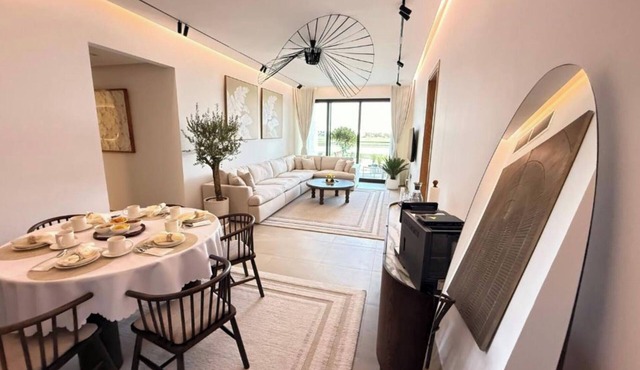 Peace, Mangroves and Golf Course Living for a Perfect City Break