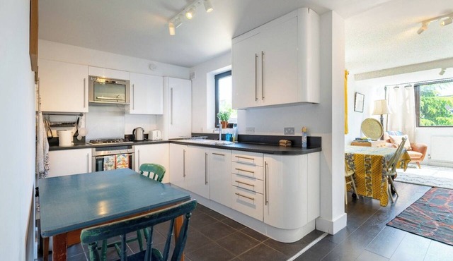 Peaceful 2BDR Escape Near Primrose Hill in Greater London