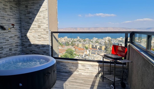 Penthouse With Jacuzzi and stunning views Sea of ​Galilee