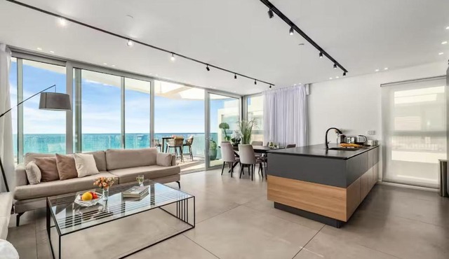 Penthouse With Jacuzzi on the Beach by Lime Luxe