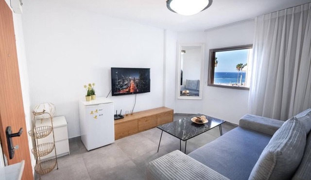 Perfect 2-bedroom Sea View apartment in Bat Yam