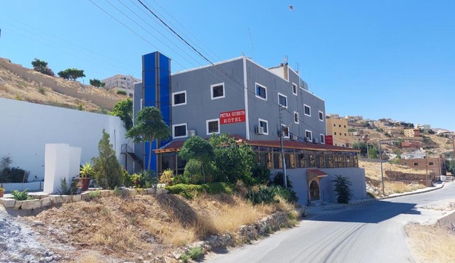 Petra Guests Hotel