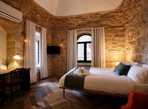 Petrakis Inn