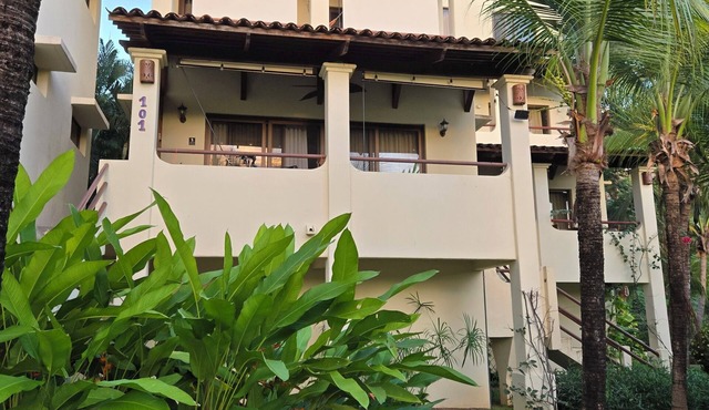 Playas de Coco Guanacaste. Long & Short Term Cozy 2-bedroom condo. Pet friendly.