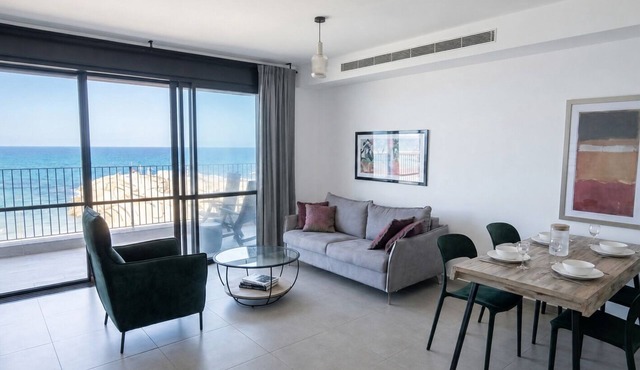 PORT CITY- 1 Bdrm Apt W/Balcony Beachfront+ MAMAK