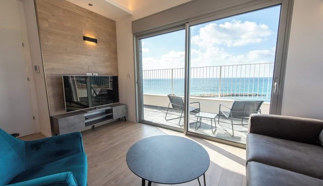 PORT CITY - Beach Front Penthouse Bat Galim+MAMAD
