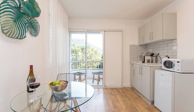PORT CITY HAIFA-studio w/balcony near the BEACH#2