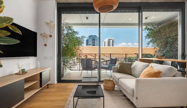 Premium 1BR 41 Sqm Apt Balcony Free Parkingnn