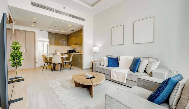 Premium 1BR, Furnished with Pool View in Al Jaddaf