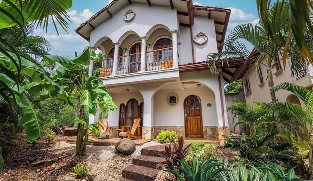Private 2BR Villa, Resort Pool, Walkable to Beach