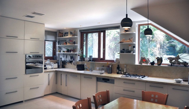 Private boutique villa with back yard- 10 min from TLV center