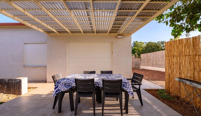Private sweeming pool surrounded by nature .3 bedroom suite 20m to the kineret