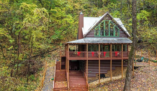 Private Vacation Getaway! True Log Cabin! in Sevierville