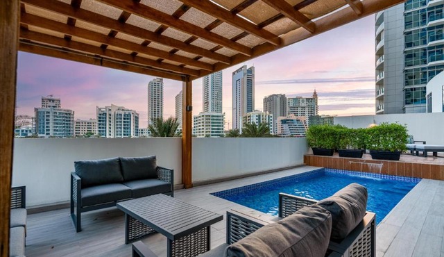 Private villa in Marina with private pool!
