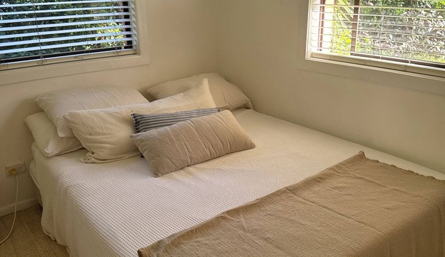 Queen room in charming 4-bedroom B&B with WiFi and some AC in fab Mullumbimby in Mullumbimby
