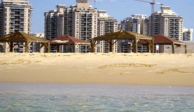 Ramat Poleg 3 br, 2 baths, Beachfront on the 14 floor, great views Next to Piano