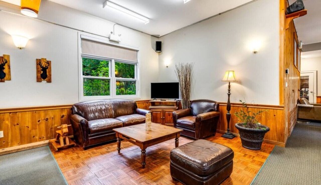 Rare Muskoka Chalet Suite - A1 in Dwight