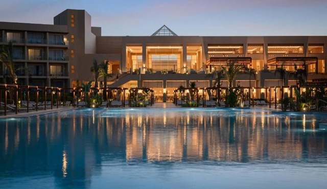 Red Sea Family Retreat with Private Beach, Pools, Spa, Dining & Nearby Adventure in Red Sea Governorate