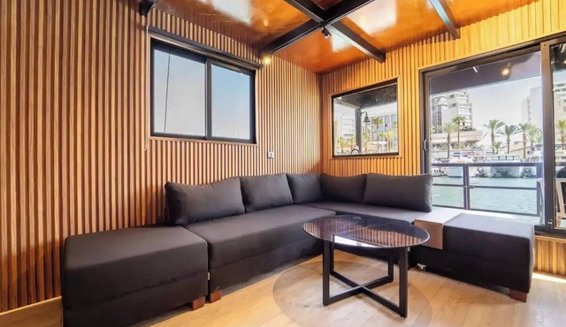RedSeaSuite Duplex Suite + Attached Car
