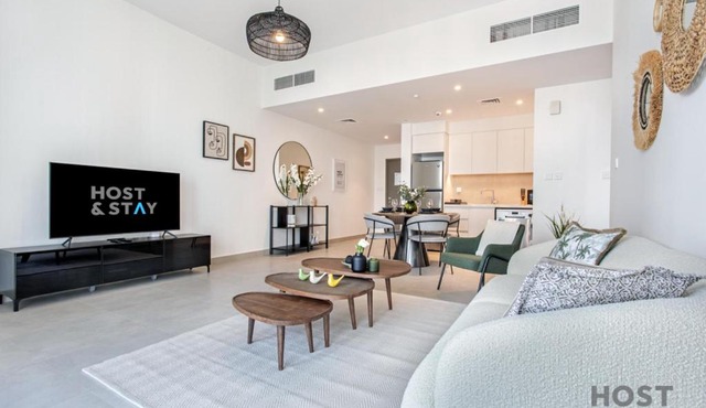 Refined 1BR in Creek Horizon, Creek Harbour - Host & Stay